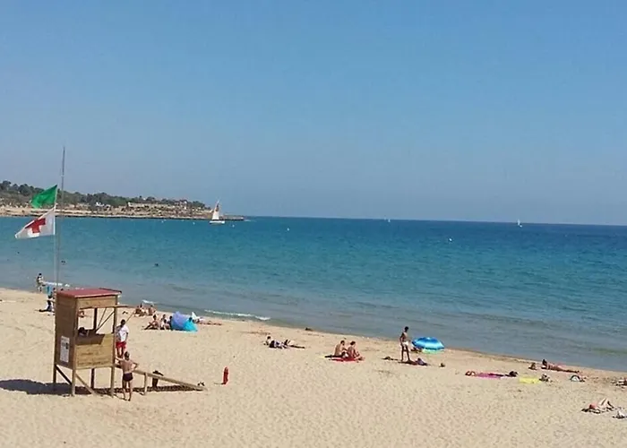Espacioso Piso De 4 Habitaciones Cerca Del Mar