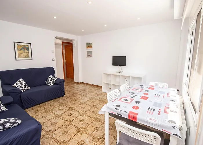 Espacioso Piso De 4 Habitaciones Cerca Del Mar